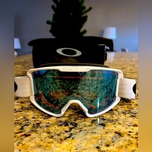 Oakley ski/snowboard goggles